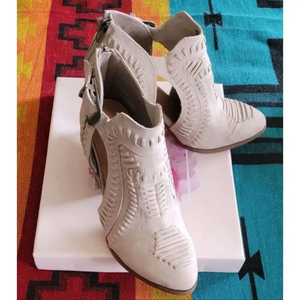NOT RATED Women’s Cream Cutout Western Boho Ankle Booties Size 10 - Picture 1 of 9